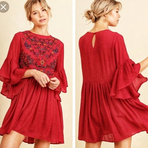 Umgee Dresses & Skirts - Umgee Embroidered Dress Size M Lined Bell Sleeves